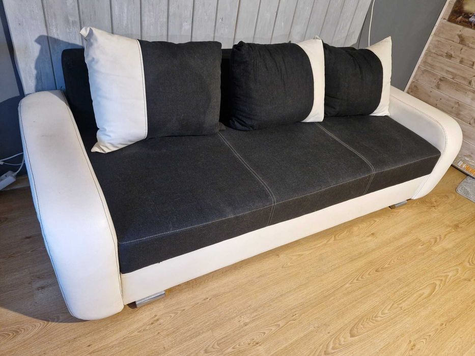 Sofa rozkładana 3 osobowa z poduszkami