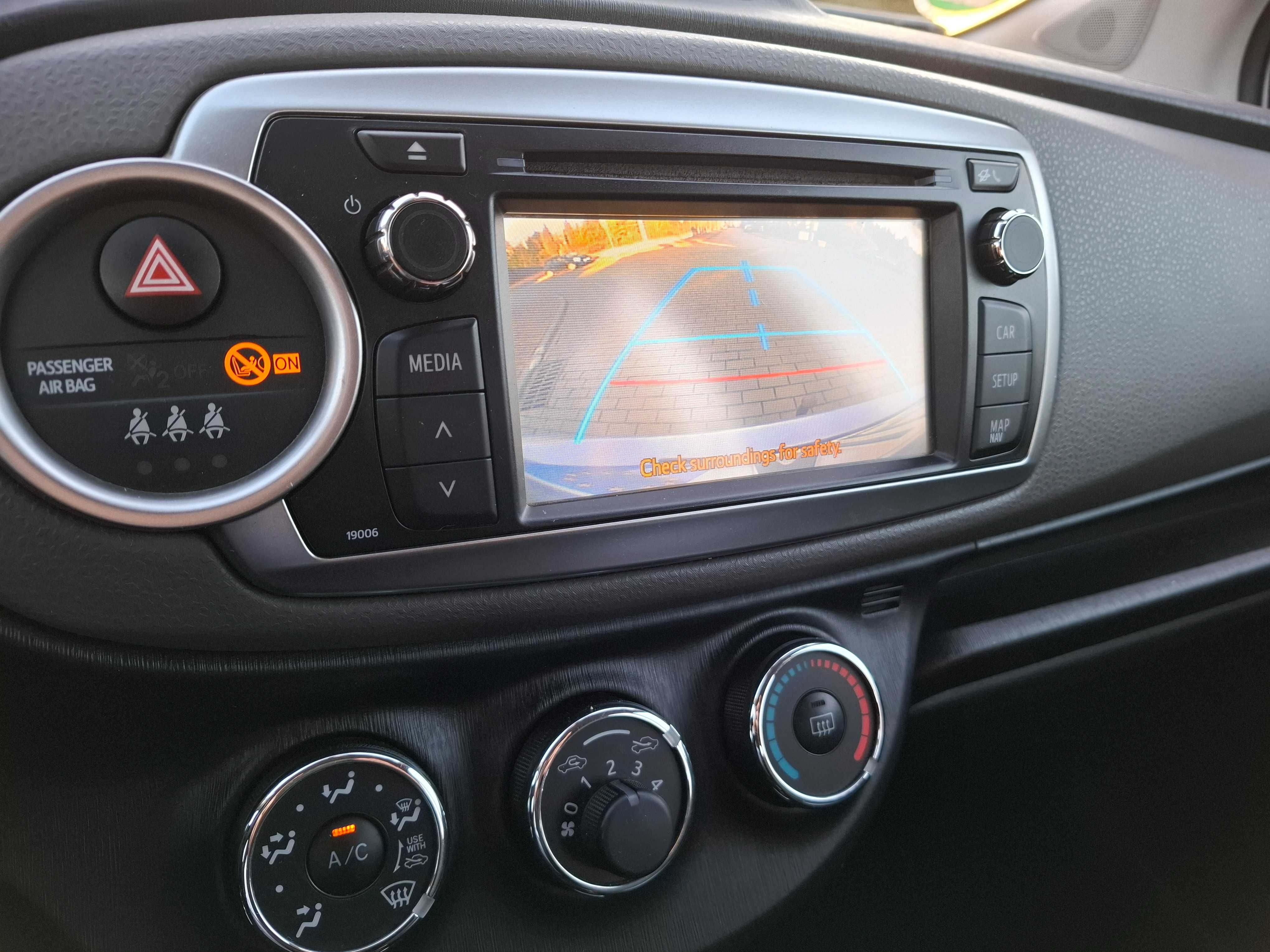 Toyota Yaris 1.0vvti 69km klima kamera hak full servis Aso Toyota