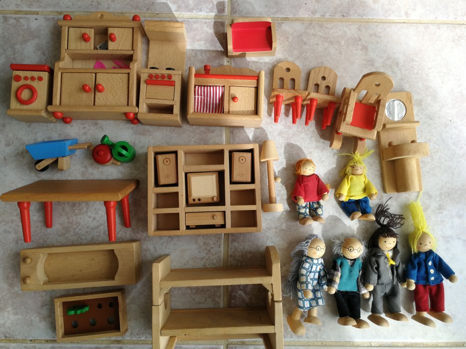 Casa de munecas de madeira