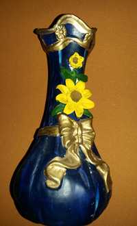Wazon ciemno-niebieski z żółtym kwiatkiem.Wysokość 21cm