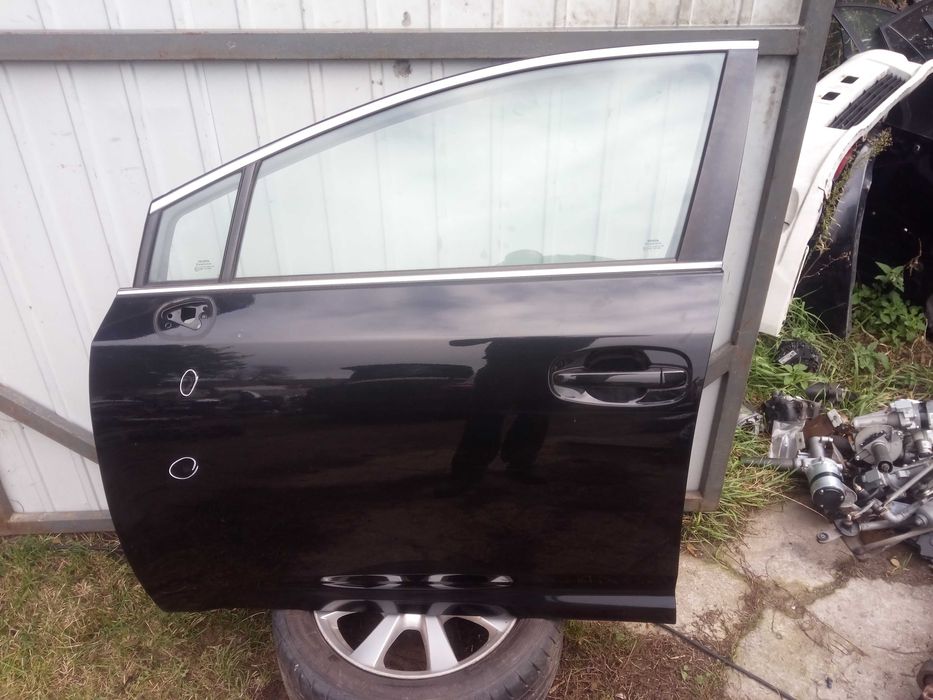 Toyota avensis t27 09-18 drzwi lewy przód kolor 209 czarne