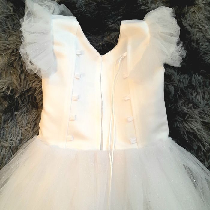 Біле пишне плаття