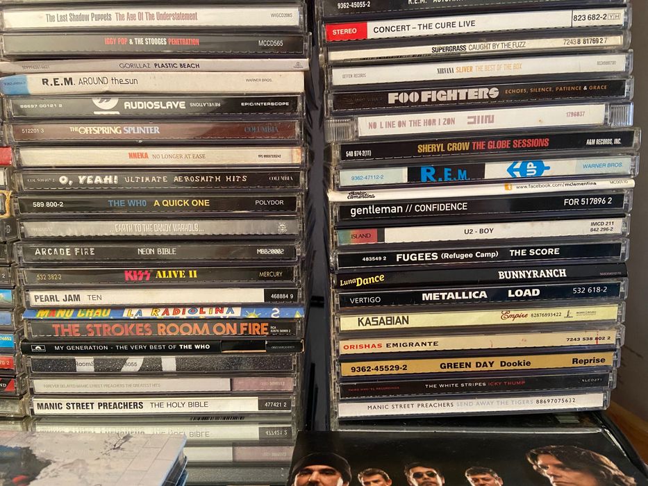 Coleção de c. 100 CDs