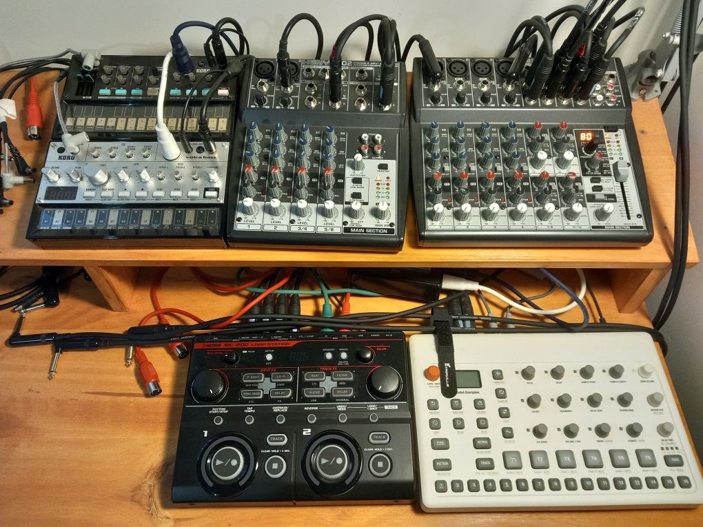 Korg Volca FM com opção de acessórios