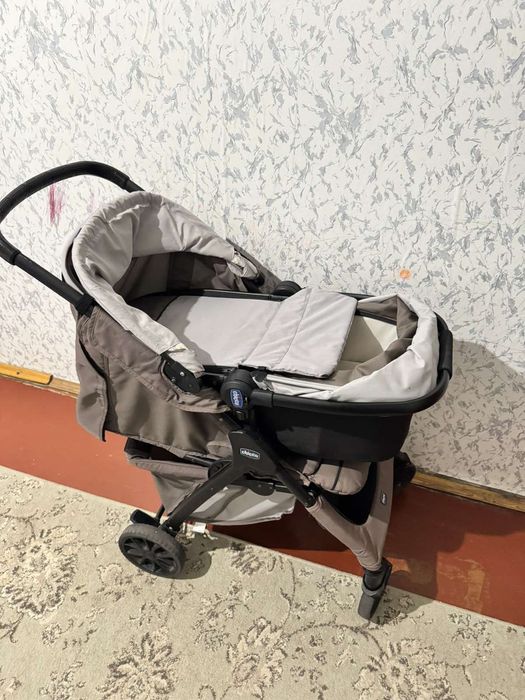 Продам коляску Чикко