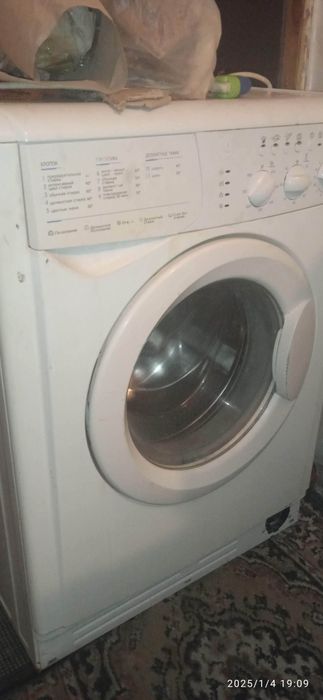 Продам Стиральную машину индезит