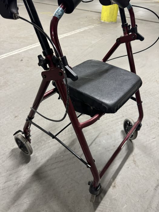 Ролатор (ходунки на колесах) з підвищеною надійністю і функціональніст