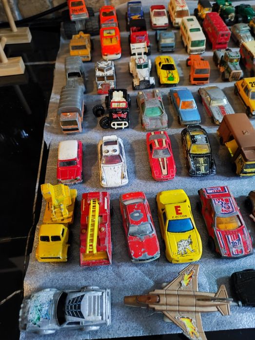 Carros em metal antigos Majorette e Burago