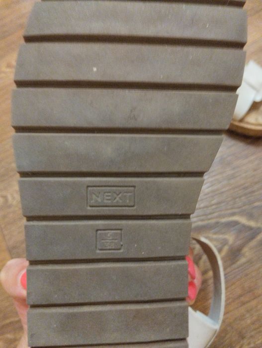 Босоніжки Next розмір 38