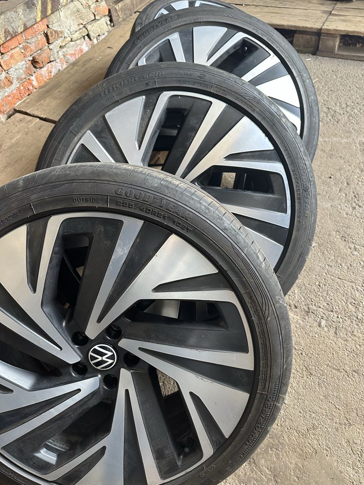 Резина на VW ID4 235/45 R21, 255/40 R21 GOOD YEAR efficient grip