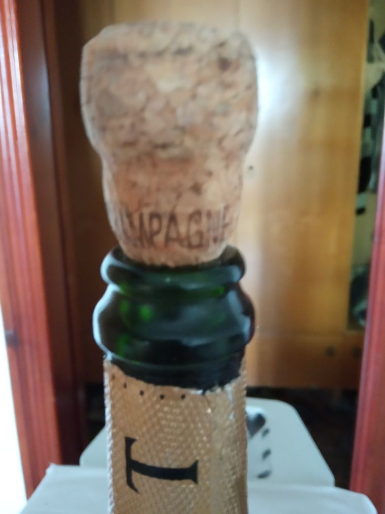 Бутылка из-под Шампанского MOET & CHANDON