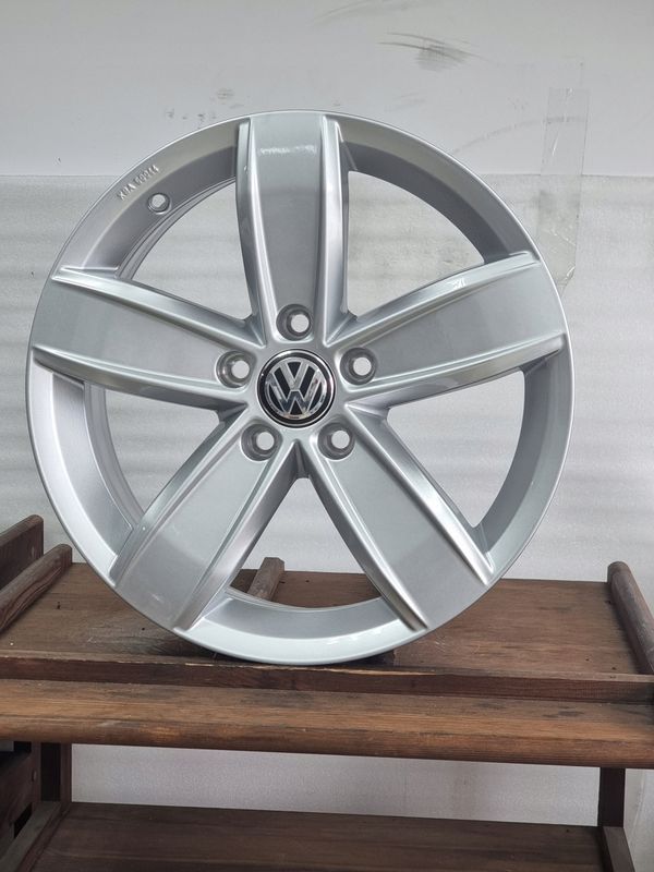 4 X Nowe Felgi Oryginalne Vw Passat B7 B8 Passat Cc Scirocco Tiguan 17