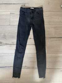 Czarne skinny jeansy Cropp