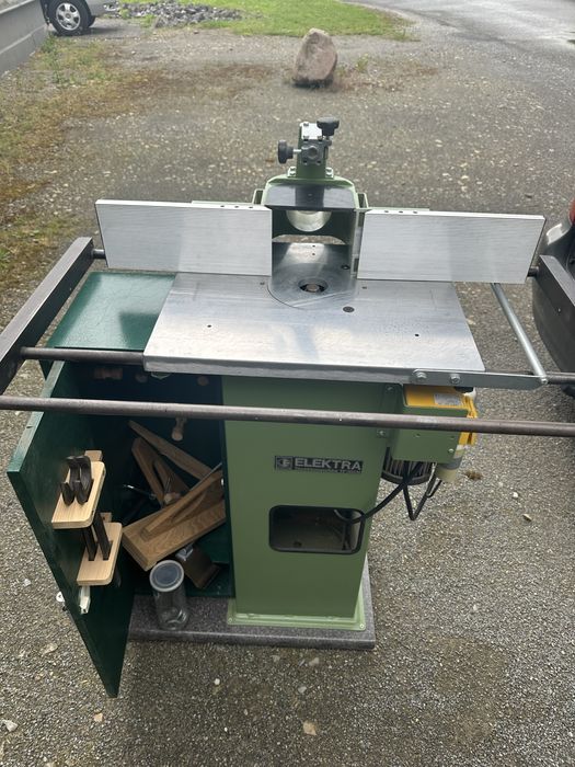 Фрезерний станок з контейнером Elektrabeckum