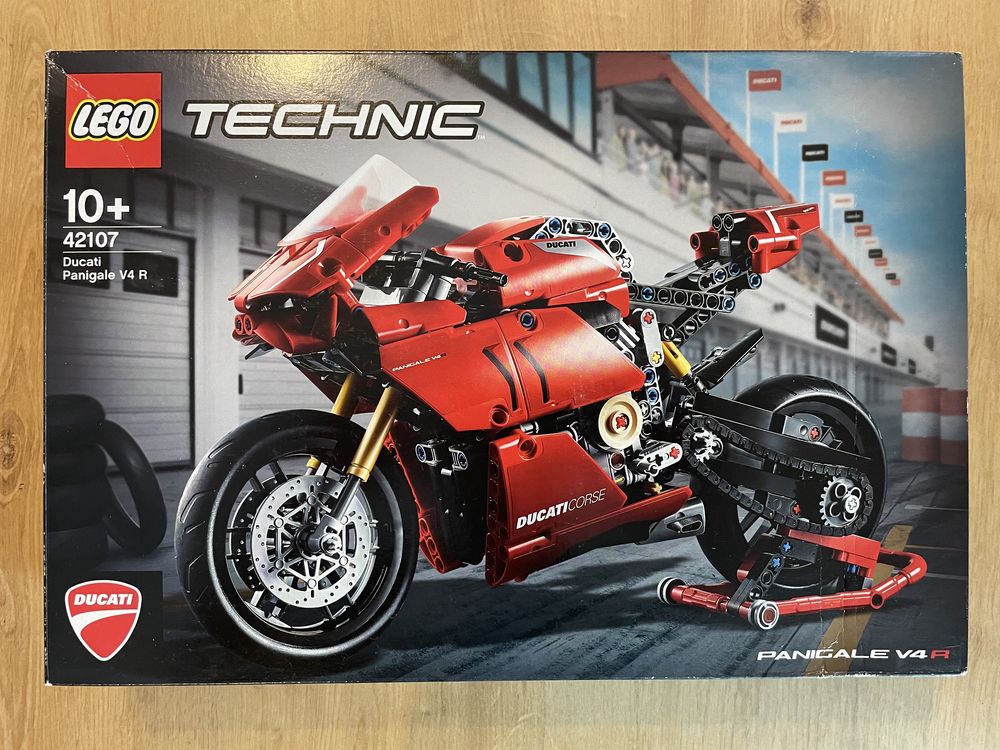 Lego Technic - Ducati Panigale V4R 42107 - Jak nowe, niezłożone!