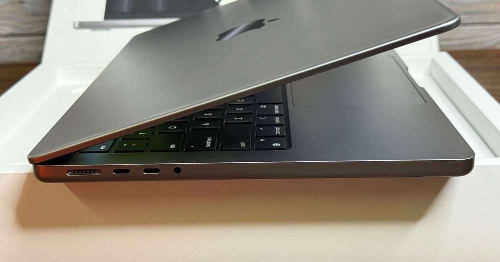 MacBook Pro 14 2023 M3 /8gb 512ssd (MTL73) 880$ - Магазин / Гарантия