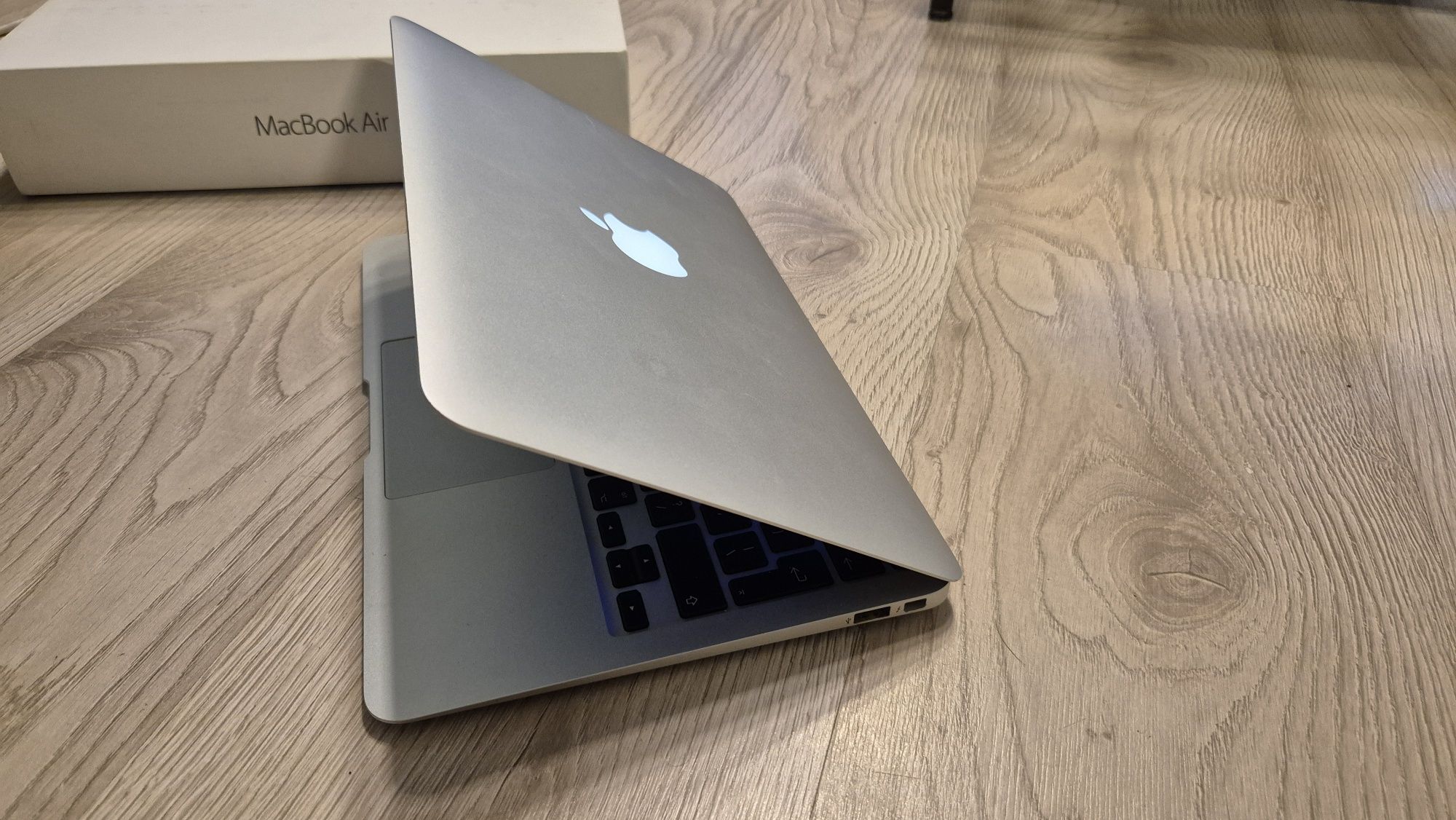 Sprzedam MacBook 11" A1465 - Stan Bardzo Dobry!