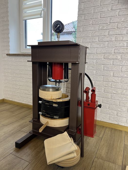 Маслопрес 50тонн для віджиму олії з діжкою 5.5 літра