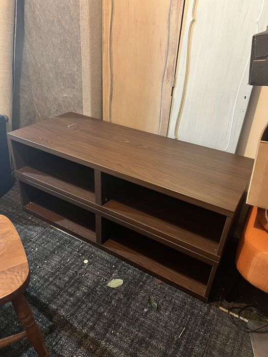 Móvel de televisão em madeira