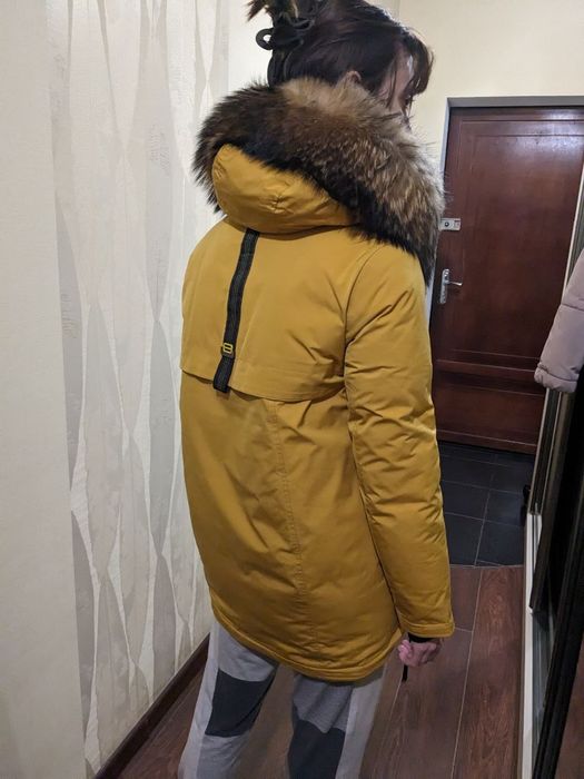 куртка зимняя с мехом и капюшоном