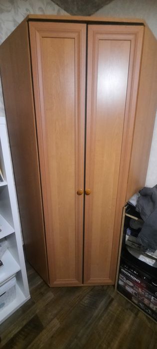 Шафа кутова для одягу