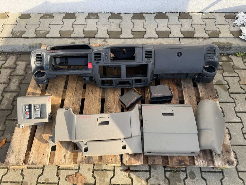 Konsola Nissan Cabstar / Nissan Maxity  KPK251-11