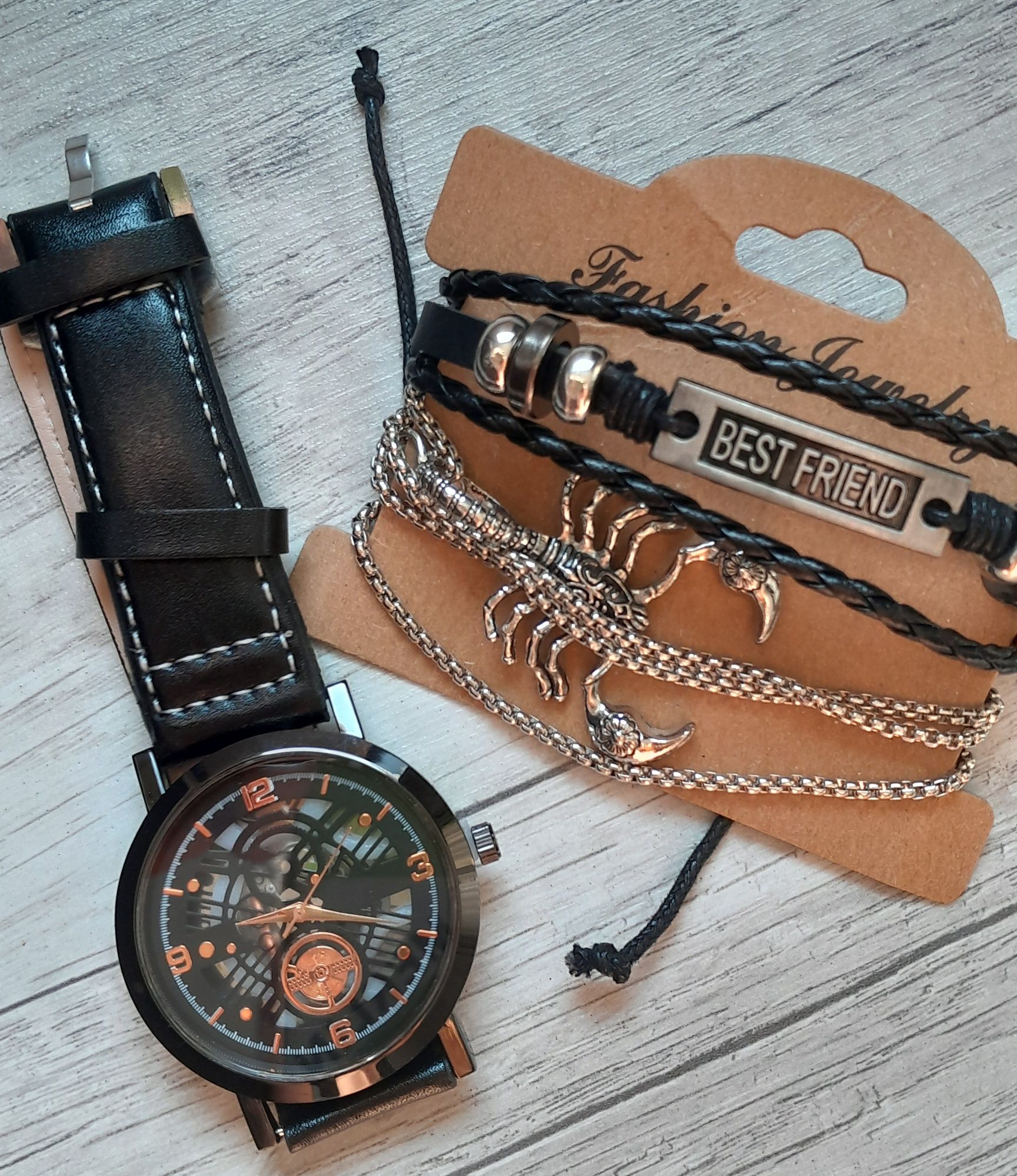 Zestaw dla mężczyzny: wisior, zegarek, bransoletka