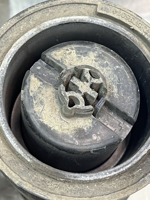 Пневмо балон BMW X5 X6 e70 e71 задній