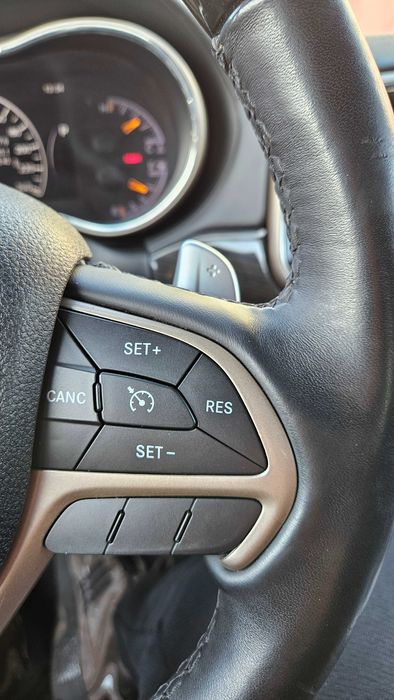 ПРОДАМ Jeep Grand Cherokee 5.7 HEMI на пневмі 2014