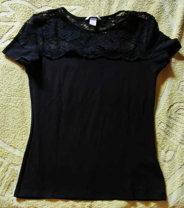 T-shirt H&M Preta c/ Renda, Tamanho M - Excelente Estado!