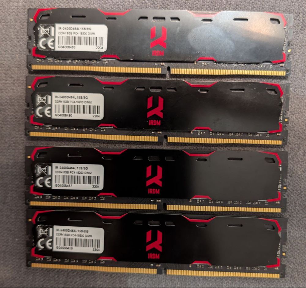 GOODRAM 32GB (4x8GB) 2400MHz CL15 IRIDIUM IR-2400D464L15S/8G