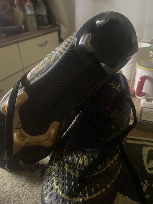 Бутсы футбольные