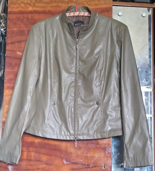 Спідниця і куртка під кожу