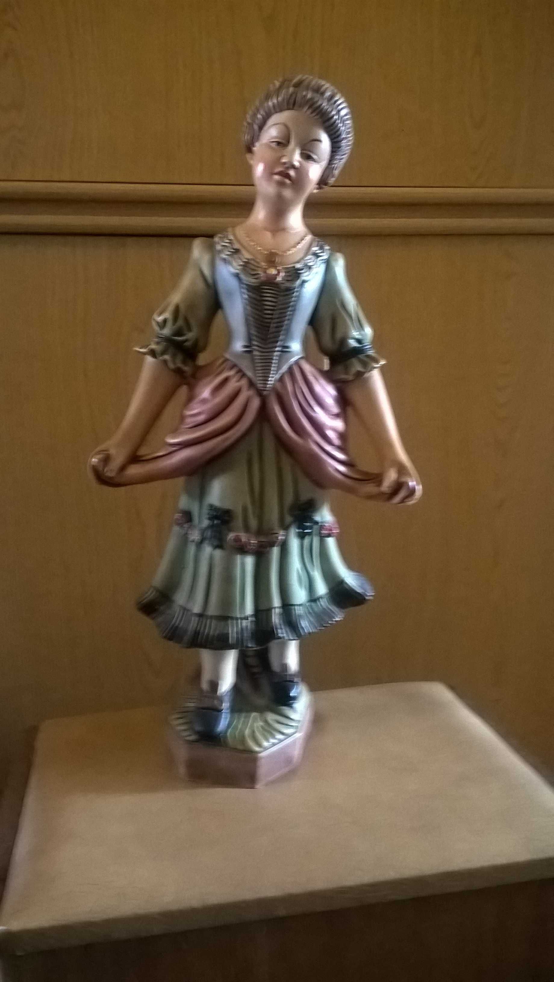 Figuras em porcelana