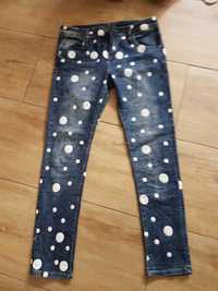 Spodnie jeans w kropki