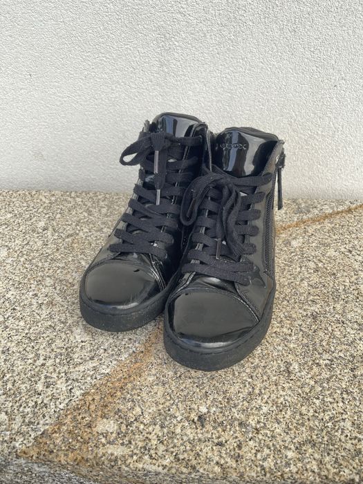 Sapatilhas geox em vernis, pretas ideais para este outono