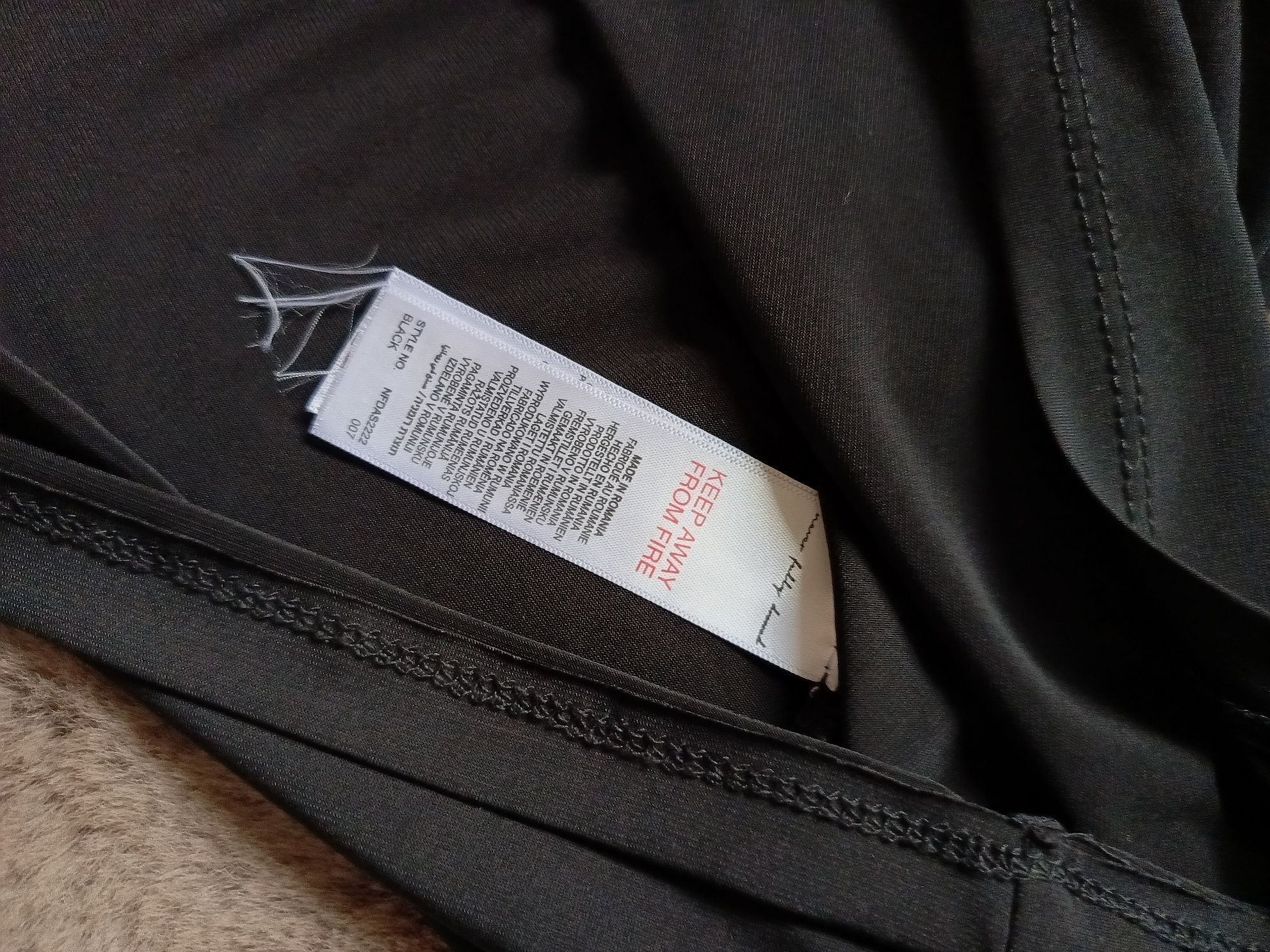 Elegancka czarna sukienka kopertowa "Never Fully Dressed", M/38