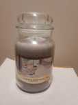 Yankee Candle A Calm & Quiet Place Duża Świeca Zapachowa 623g