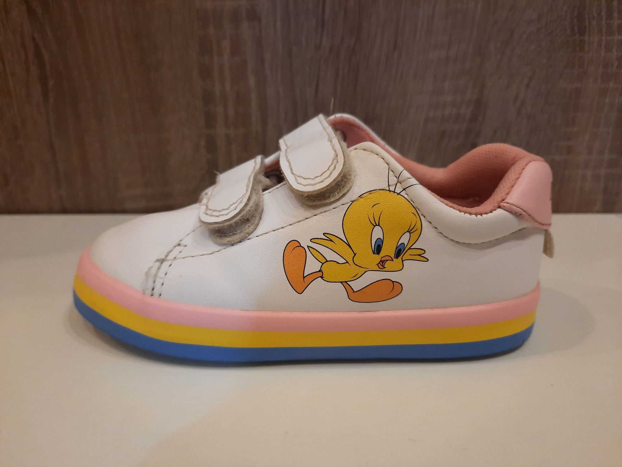 Buty dziecięce H&M z Ptaszkiem Tweety, rozmiar 24