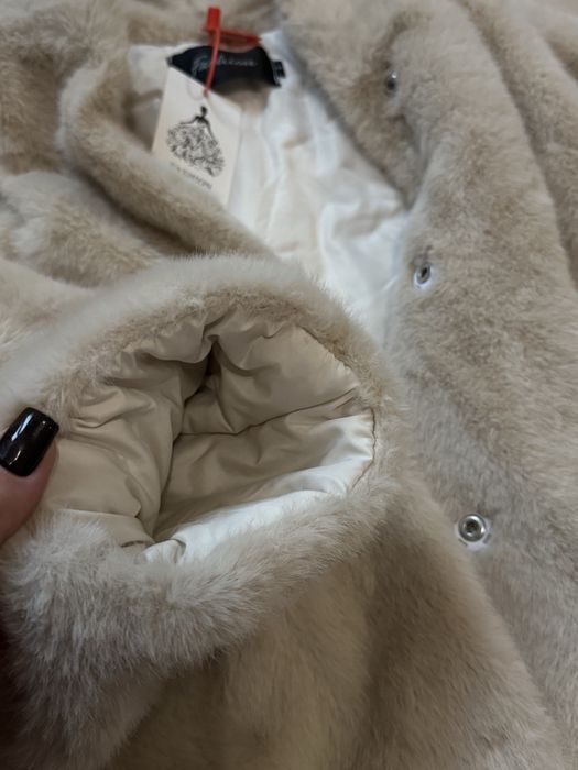 Шуба із штучного хутра з капюшоном