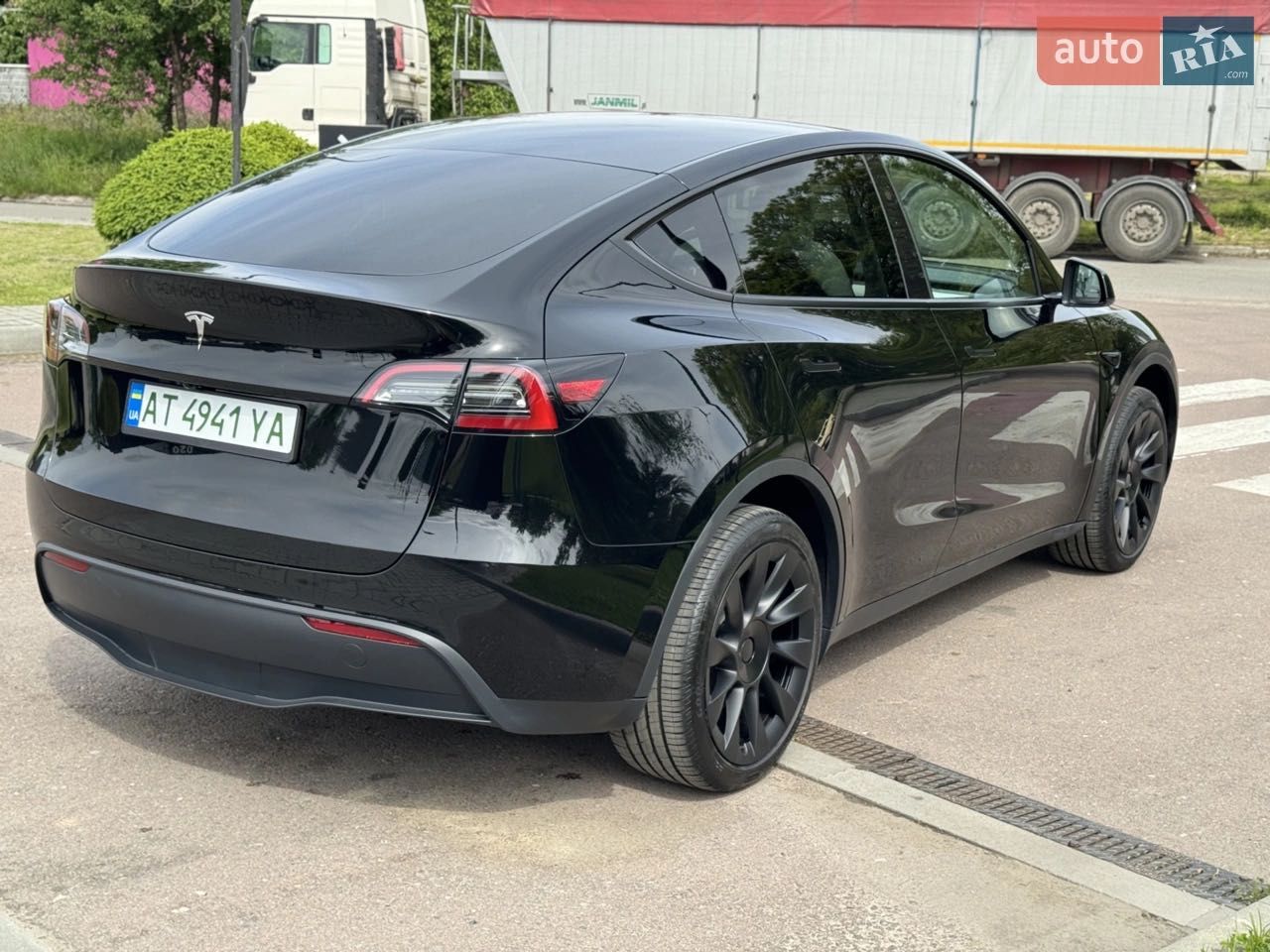 Tesla Model Y Standard Range RWD 2024 | MCU 4.0 | Автопілот | 8 000 км