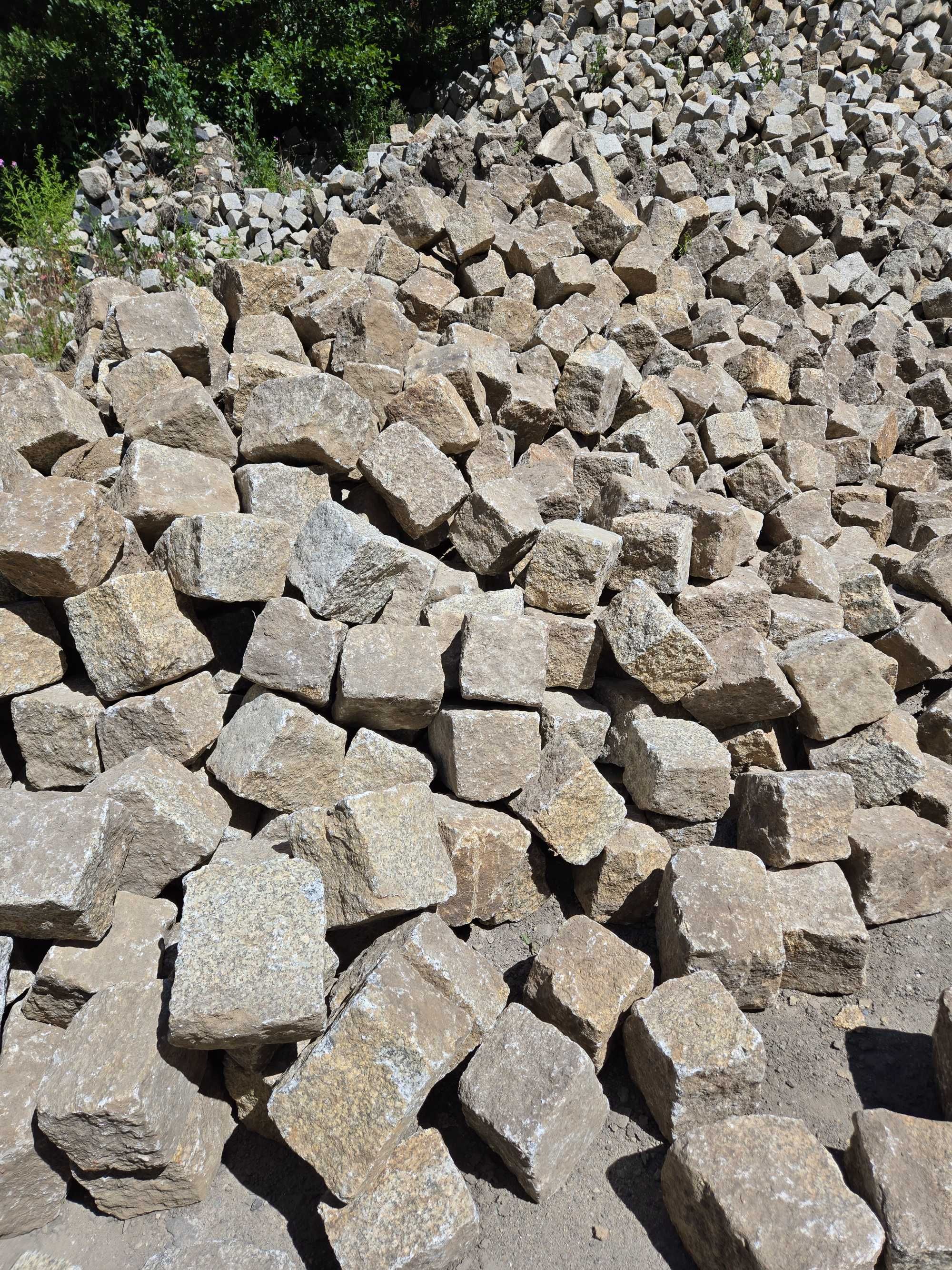 Kostka granitowa , kostka murowa , granit ,