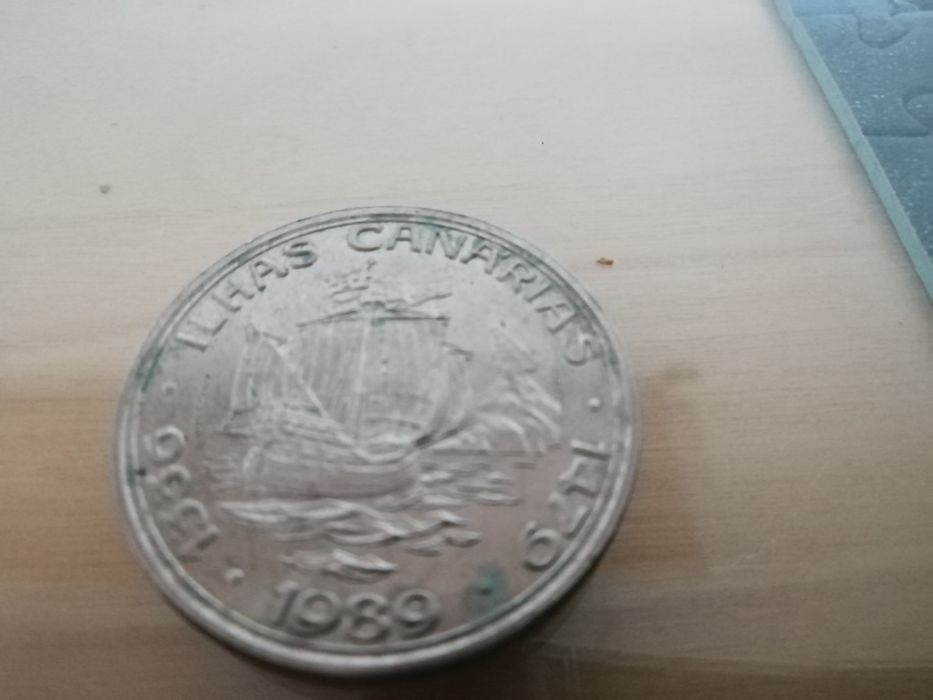 Moedas de 100 e 200 escudos