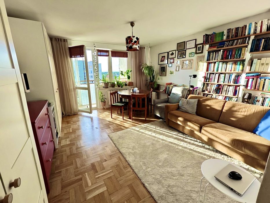 2 pokoje, balkon, piwnica, parking. KW