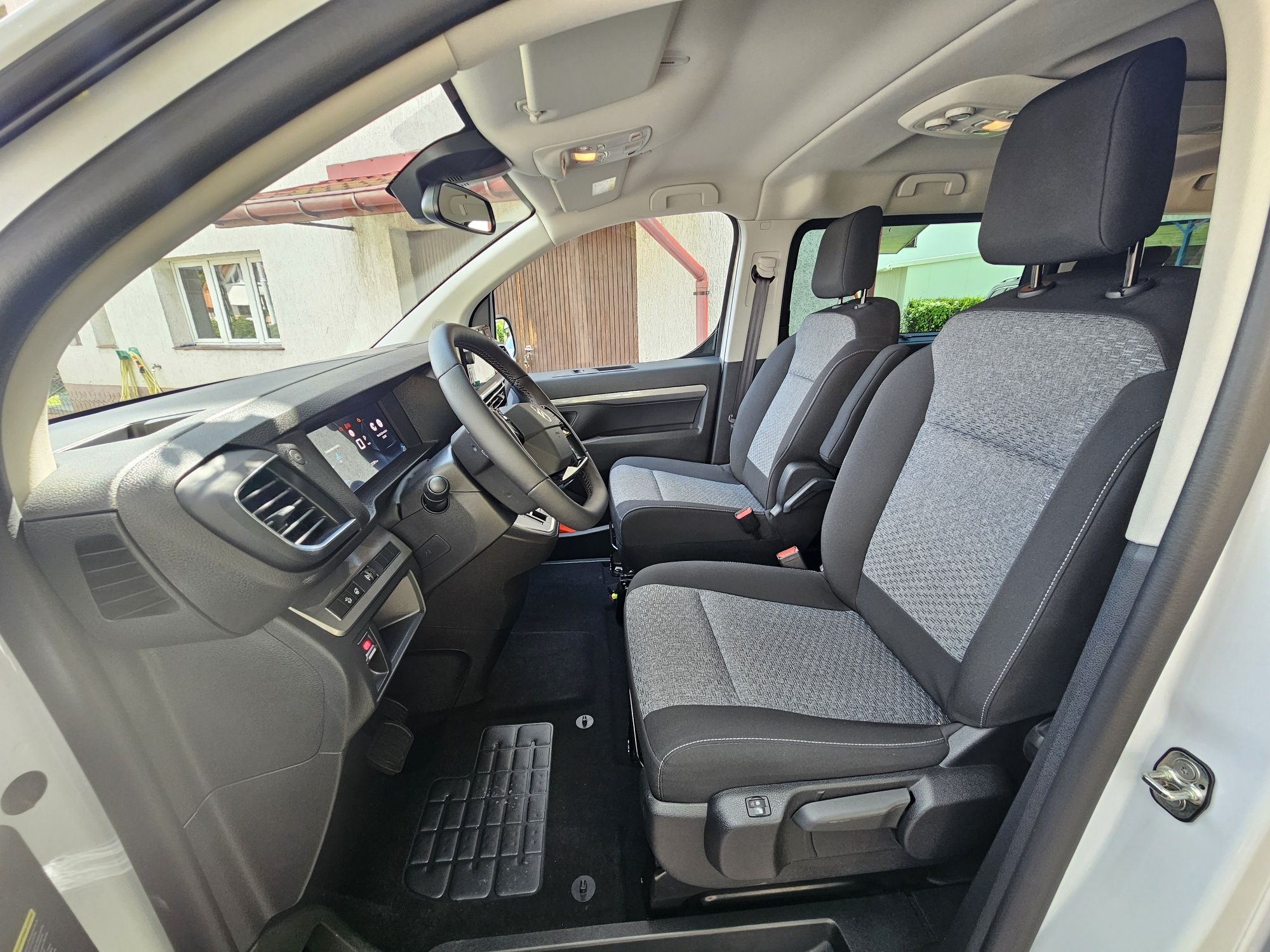 Bus na wynajem Citroen Spacetourer 2025