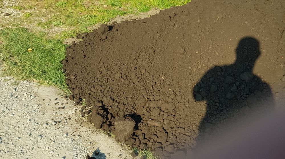 Ziemia ogrodowa kompostowa kompost nawóz obornik torf do kwiatow trawy