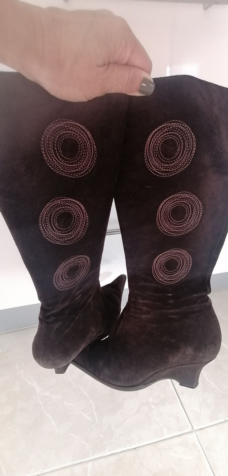 Botas castanhas camurça