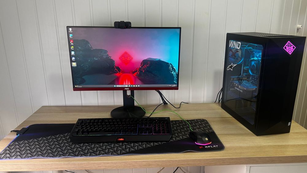Computador torre gaming + secretária + acessórios