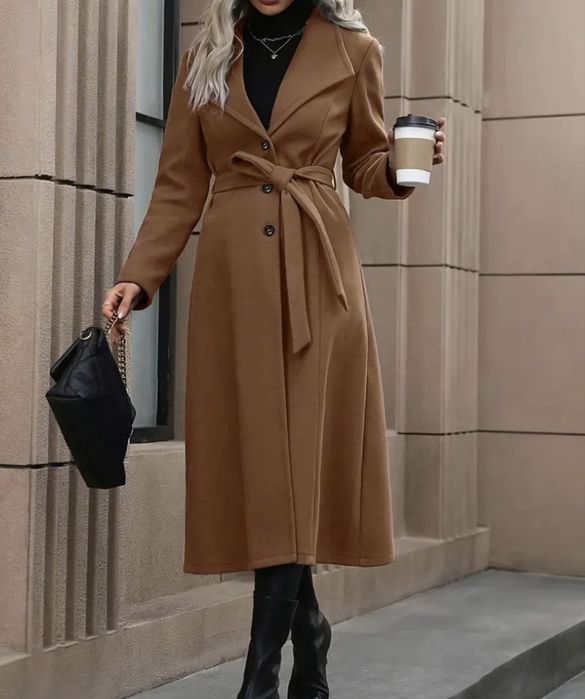 płaszcz trenca z paskiem