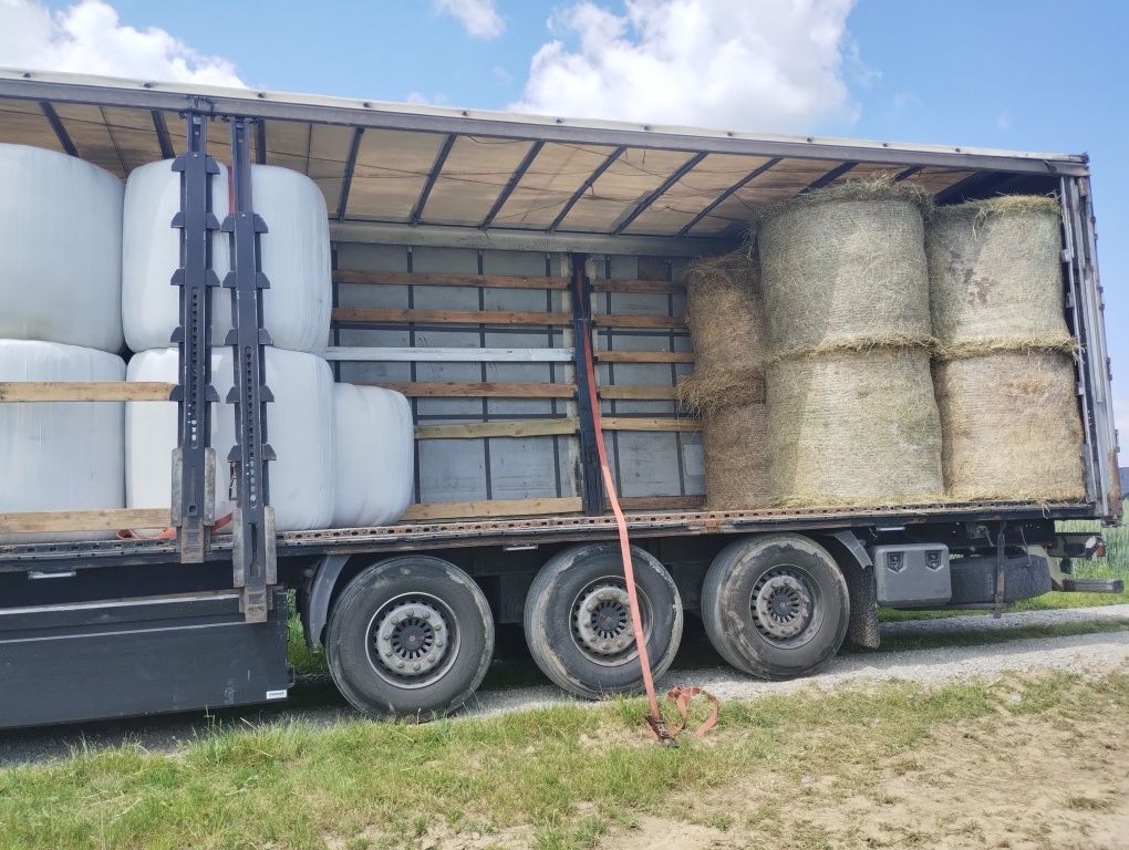 Sprzedam sianokiszonkę , siano z traw polnych  koniczyna